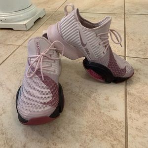 Women’s Nike tennis shoes